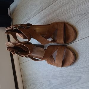 Melrose & Market Tan Suede Sandals 7.5